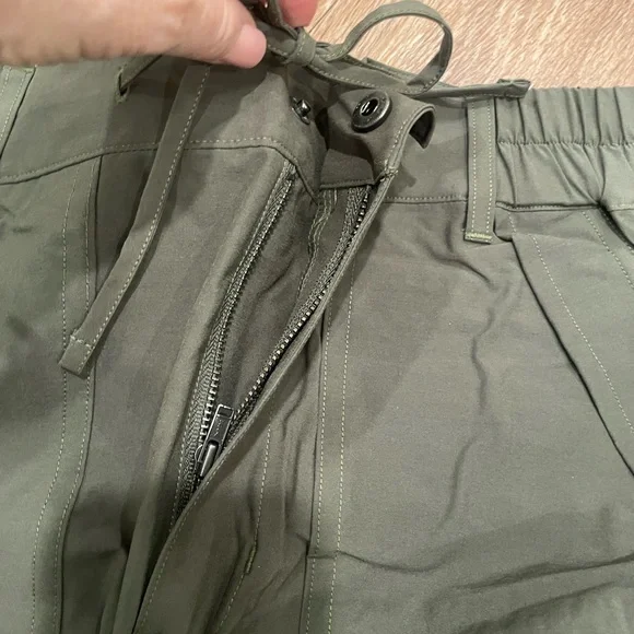 CAbi Olive Green Quantum Cargo - Picture 10 of 13